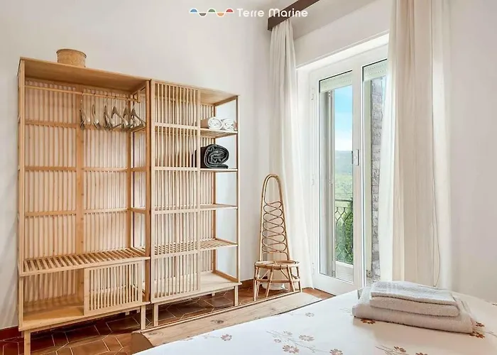 Maison Ro, Terremarine Villa Vezzola